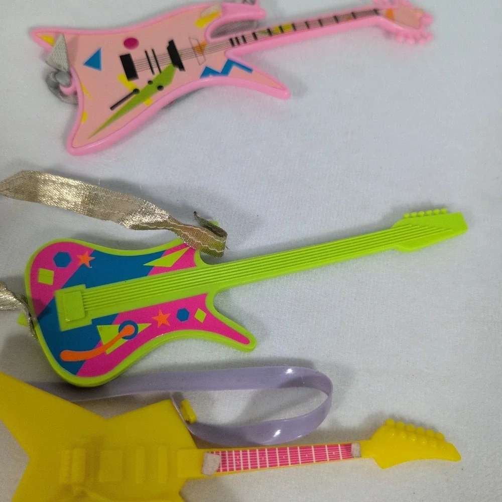 Vintage Barbie and the Rockers guitars (3)